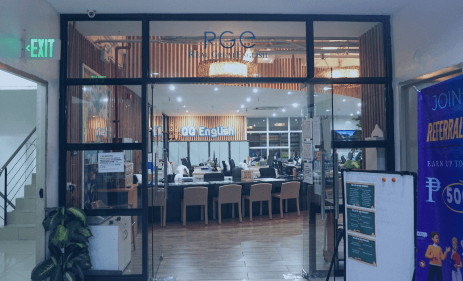 学校エントランス