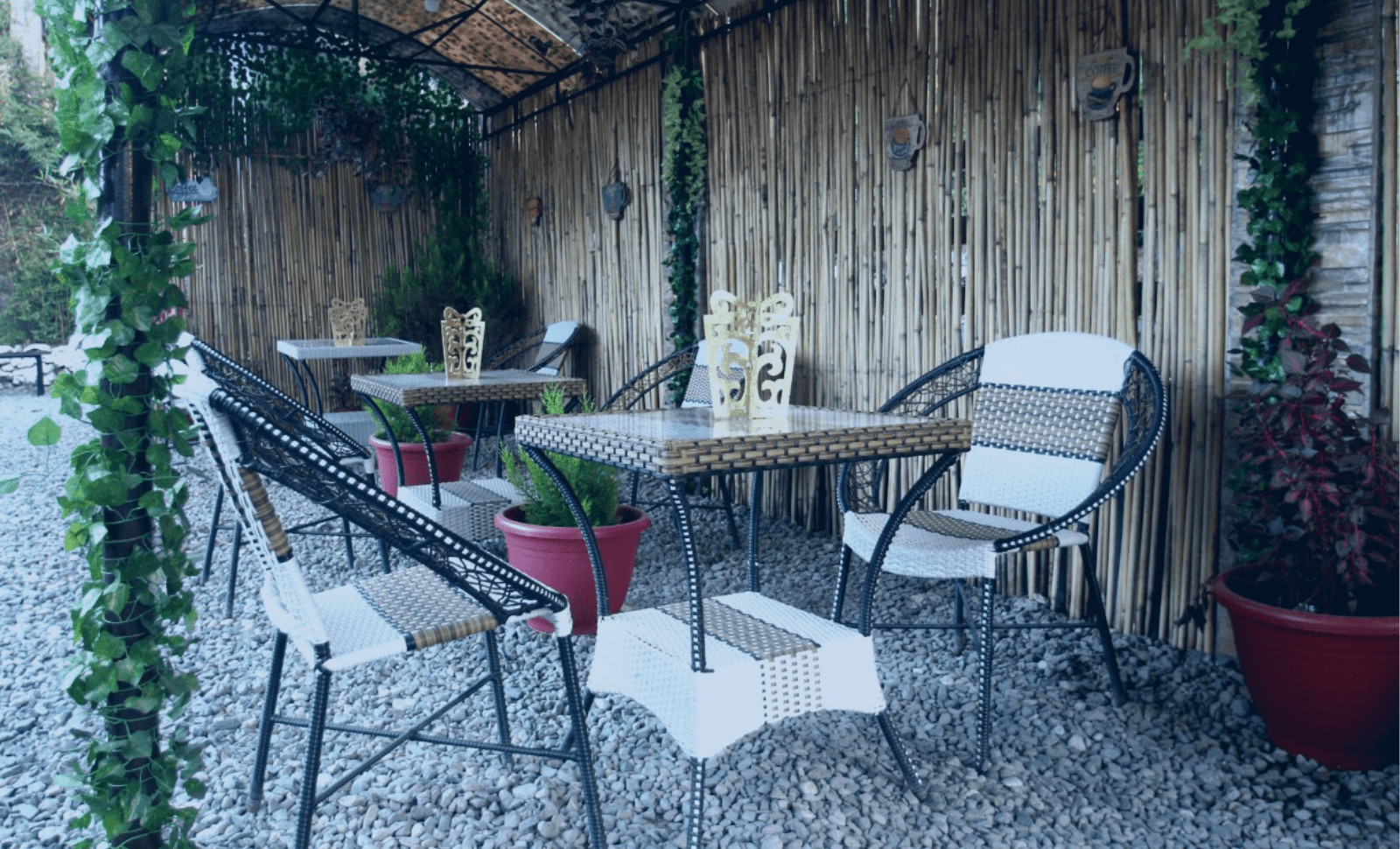 中庭の休憩スペース